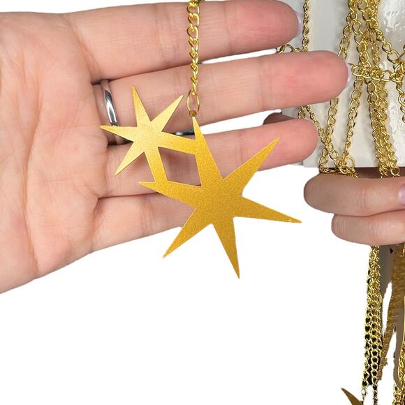 Bookish Box The Serpent and the Wings of Night Garland - December 2024 - Picture 6 of 11